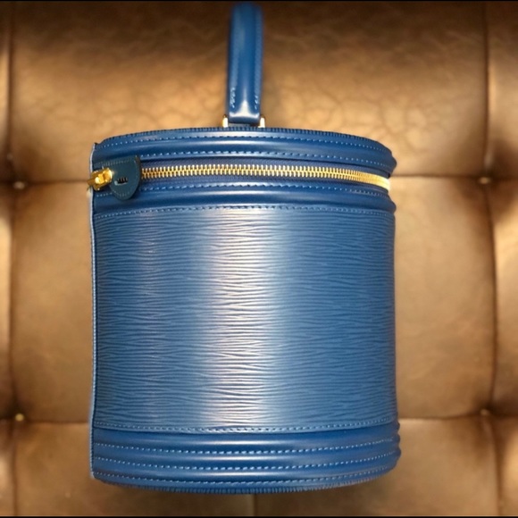 Authentic Louis Vuitton Bucket - Picture 8 of 16